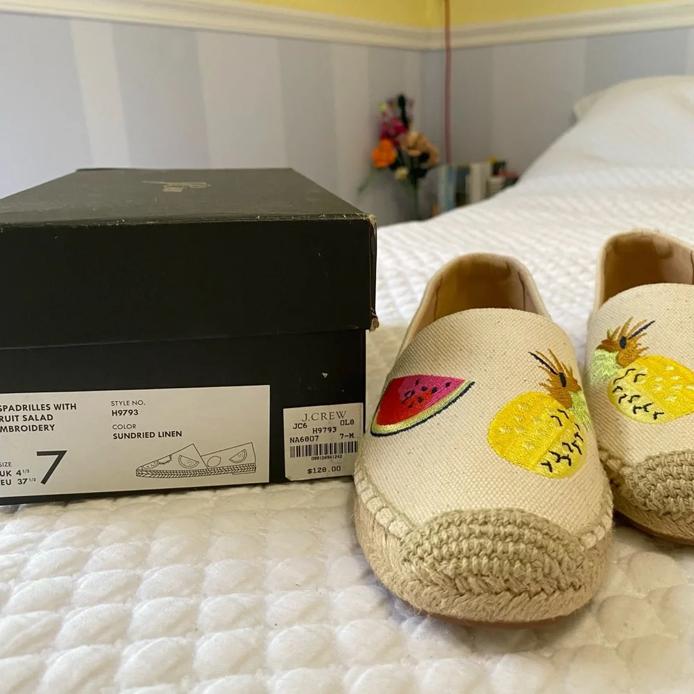 New J. Crew Embroidered Fruit Canvas Espadrilles, Size  7 ( more like a 6.5 ) - Picture 2 of 6